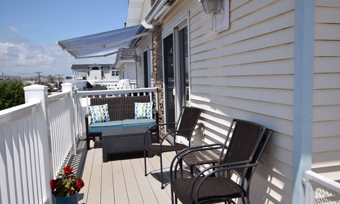 Sea Isle City Condo | 100 Block of 37th Street Condo. Must See!