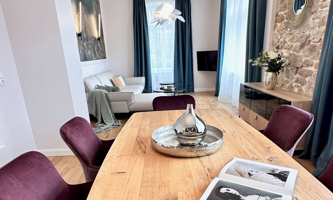 Badenweiler Villa | 100 m² luxury apartment suite/Villa Gloria Badenweiler/2 separate bedrooms