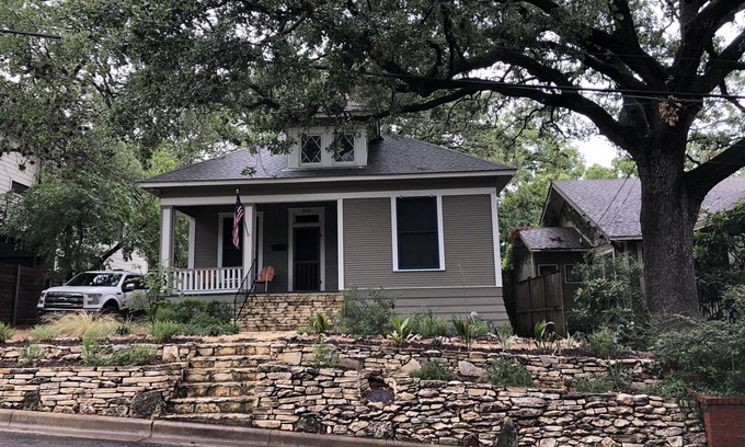 Westfield House | 100-year old bungalow in the heart of the City, walking distance to Zilker Park!