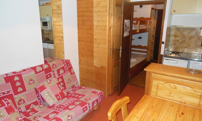 Champagny-en-Vanoise Apartment | 100m from ski slopes, 1st floor, view village, balcony, tv, 21m², Champagny-en-Vanoise