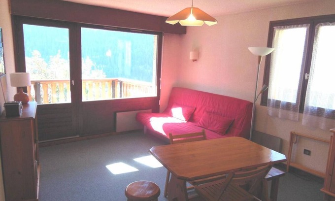 Champagny-en-Vanoise Apartment | 100m from ski slopes, 1st floor, balcony, tv, ski locker, 42m², Champagny-en-Vanoise