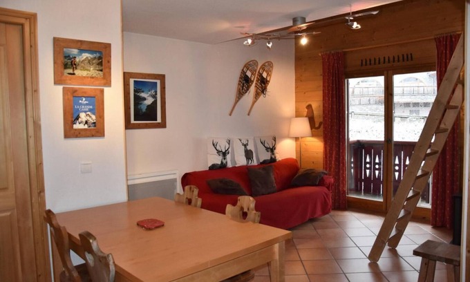 Pralognan-la-Vanoise Apartment | 100m from ski slopes, 1st floor, balcony, tv, ski locker, 45m², Pralognan-la-Vanoise