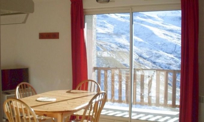 Peyragudes Apartment | 100m from resort center, 2nd floor, balcony, tv, ski locker, 30m², Peyragudes