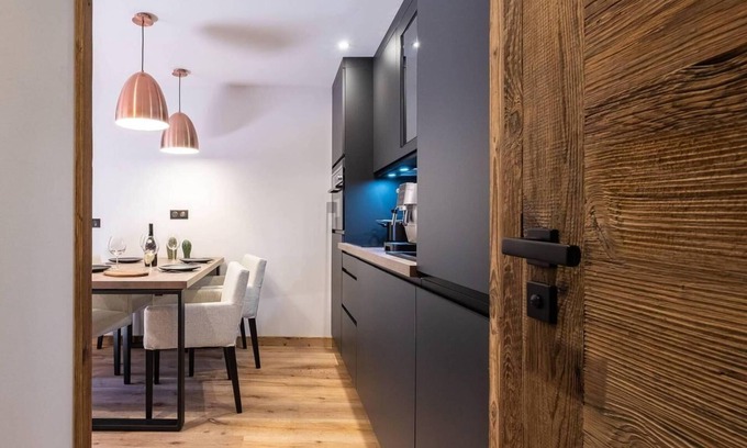 Tignes Apartment | 100m from resort center, 3rd floor, balcony, tv, ski locker, 35m², Tignes
