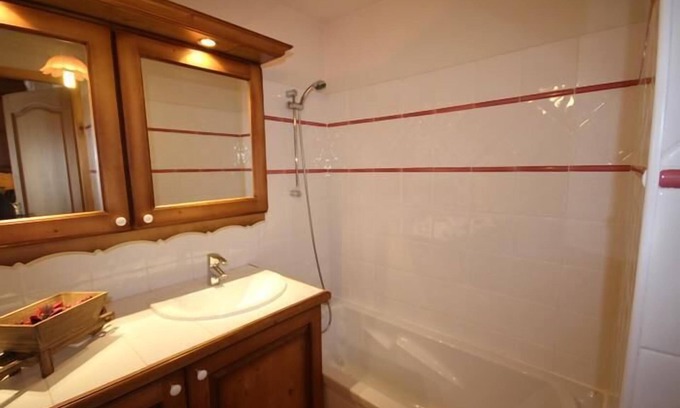 Bisanne 1500 Apartment | 100m from ski slopes, Ground floor, balcony, parking, tv, ski locker, 45m², Les Saisies