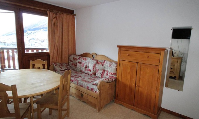 Lanslevillard Apartment | 100m from ski slopes, 1st floor, balcony, tv, ski locker, 21m², Val Cenis