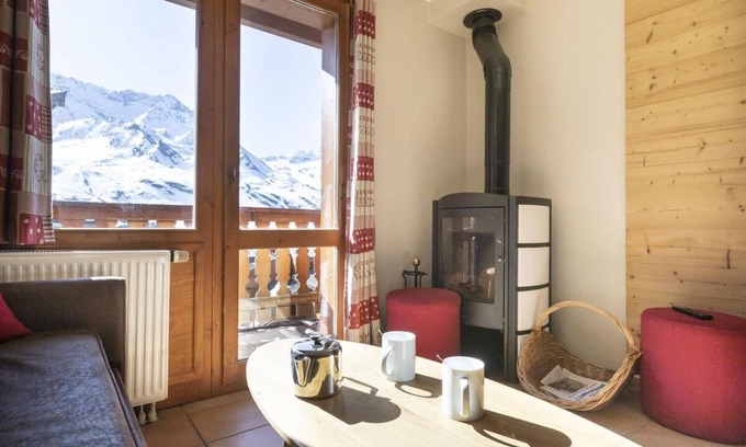 Val-Thorens Apartment | 100m from ski slopes, fitness, swimming pool, sauna, jacuzzi, hammam, balcony, tv, ski locker, 60m²