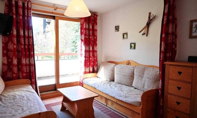 Vallandry Apartment | 100m from ski slopes, 1st floor, terrace, tv, 50m², Peisey-Vallandry