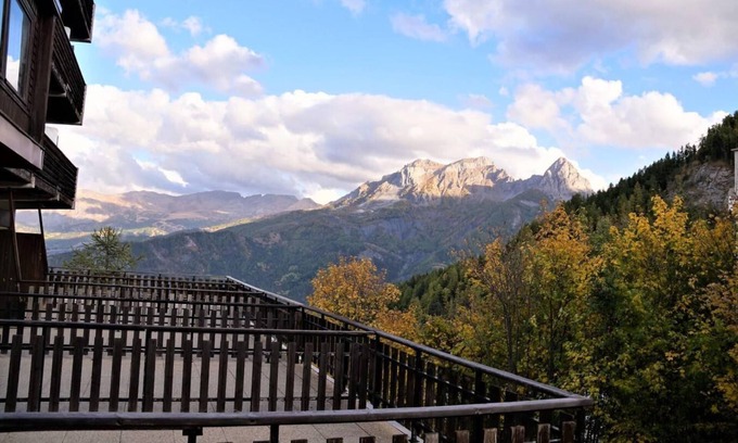 Pra Loup Apartment | 100m from ski slopes, 2nd floor, view ski slopes, balcony, tv, 32m², Pra Loup
