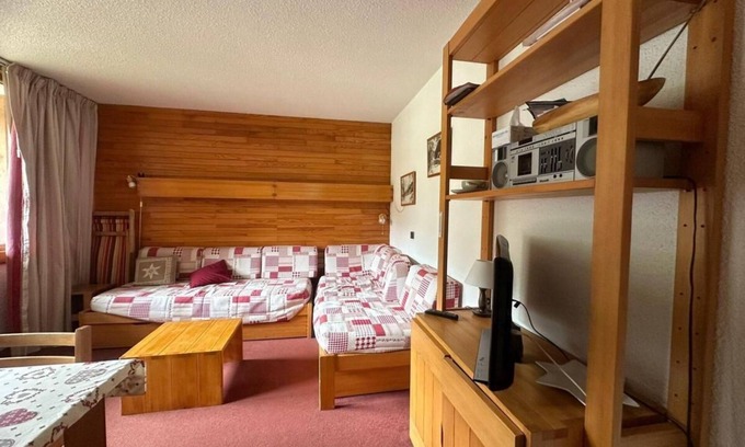 Macot-la-Plagne Apartment | 100m from ski slopes, 2nd floor, view ski slopes, swimming pool, balcony, tv, ski locker, 35m²