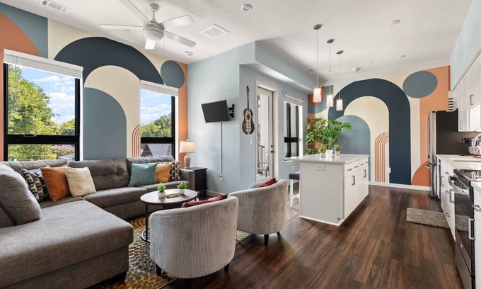 Edgehill Apartment | 1014 16th Ave S #304 (Crescendo-Phillip) - Pool, Rooftop Deck, City View, Gym + Gated Garage