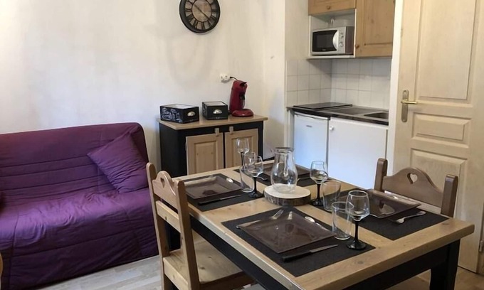 Montgenevre Apartment | 10m from resort center, 2nd floor, tv, ski locker, 21m², Montgenèvre