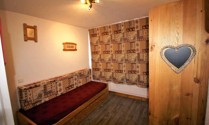 Tignes le Lac Apartment | 10m from ski slopes, 2nd floor, tv, ski locker, 16m², Tignes