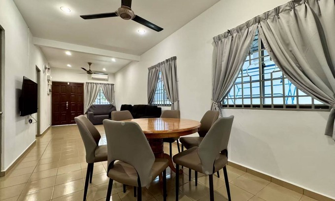Central Seberang Perai House | 10pax 3-bedroom house with WiFi and AC ALMA@Near AEON大山脚
