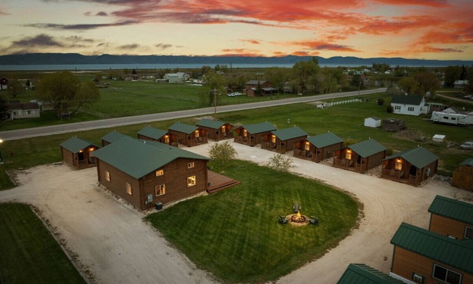 St. Charles Apartment | 11 cabins! Hot tub! Family Reunion! Business Retreat! Sleeps 50+