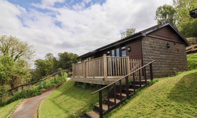 Combe Martin Cottage | 11 MANLEIGH PARK, pet friendly, with a garden in Combe Martin
