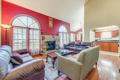 Tobyhanna House | 11 Mi to Camelback Resort Tobyhanna Home!