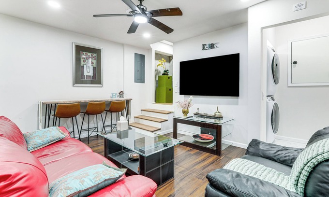 Marietta Apartment | 11 Mi to Marietta Square: Modern Apt w/Yard!