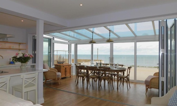Sheringham House | 11 Seaview