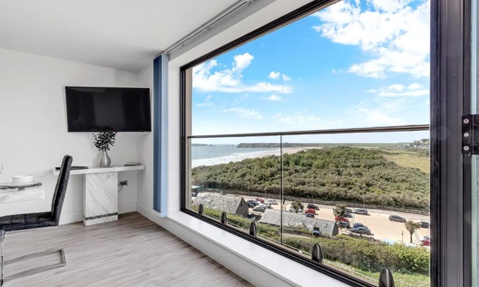 Tenby Apartment | 11 Waterstone House