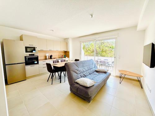 Vias Apartment | 111 Acces direct 3min de la MER,2 places de parking gratuite, terrasse