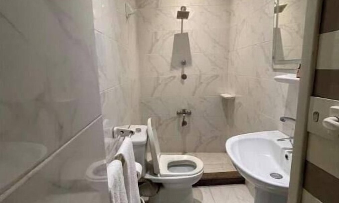 Muharam Bik Apartment | 111 Golden Hoster Downtown