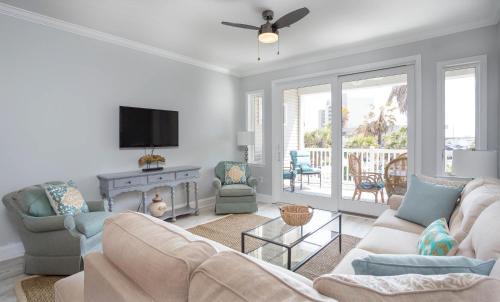 Folly Beach Apartment | 114 West Arctic