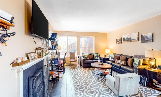 Truckee Apartment | 11529 Snowpeak Way #619
