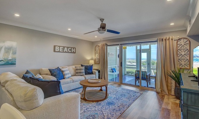 Isle of Palms House | 11B Mariners Walk by AvantStay | Direct Beach Access! | Views | Communal Pool