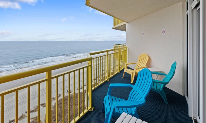 Crescent Beach Condo | 11th-floor oceanfront condo with hot tub, pool, & central AC