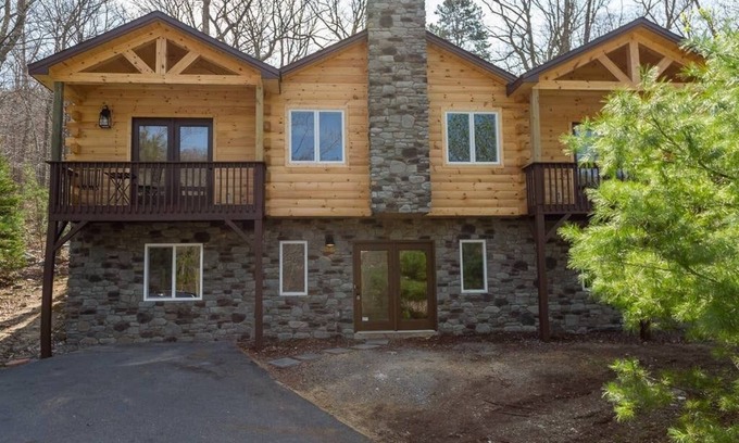 Massanutten Cabin | 12 Bedroom sleeps 32 In Mass Resort Hot Tubs Indoor Pool Firepit