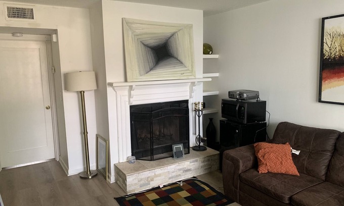 Parkwood Estates House | 12 minutes from downtown(without traffic)