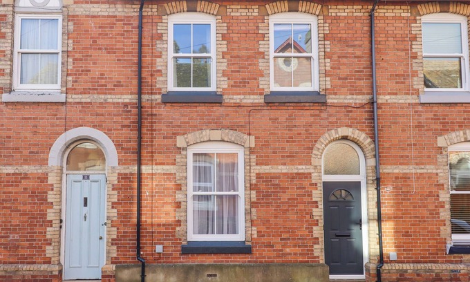 Teignmouth Cottage | 12 SALISBURY TERRACE, family friendly, with open fire in Teignmouth