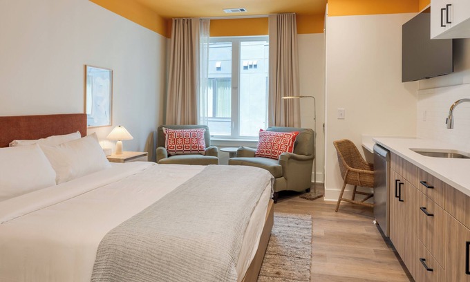 12 South Hotel | 12 South Stay w/Rooftop | Deluxe Queen at Gilmore