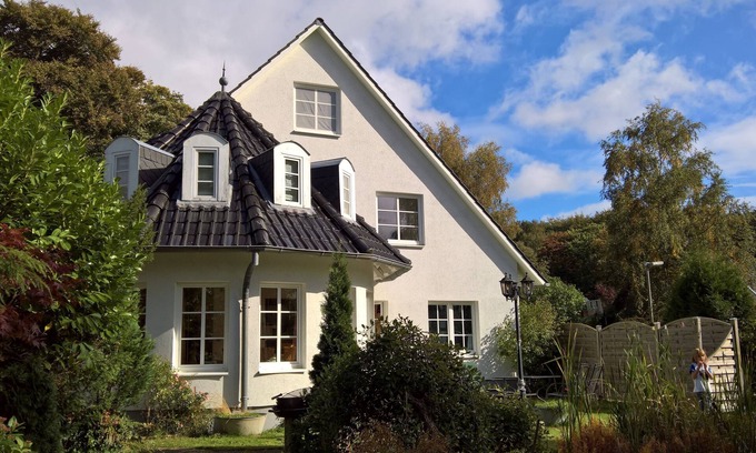 Gluecksburg Apartment | 120 meters to the beach. 80 meters to the forest.