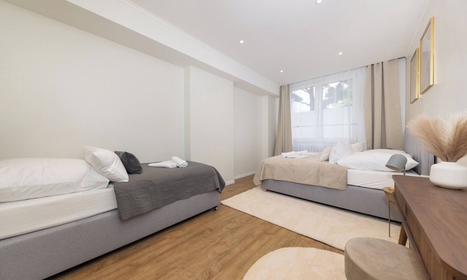 Friedrichshain Apartment | 120sqm & 5-room luxury apartment with 2 bathrooms