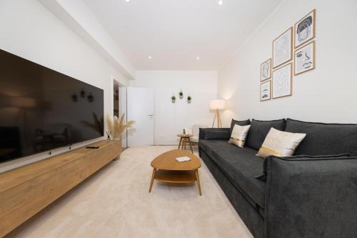 Friedrichshain Apartment | 120sqm & 5-room luxury apartment with 2 bathrooms