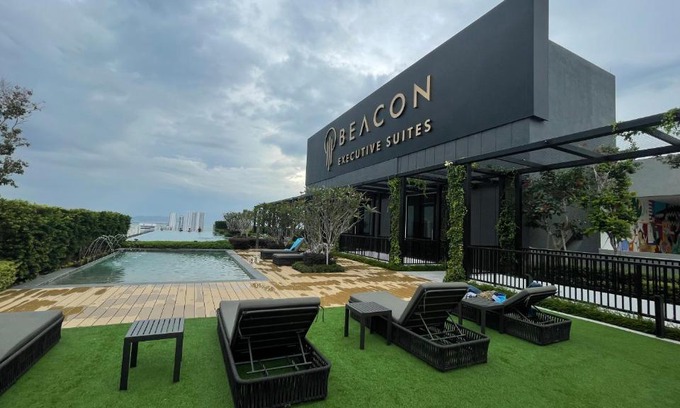 George Town Apartment | 13 Beacon Executive Suites #RoofTopPool #LuxurySuites