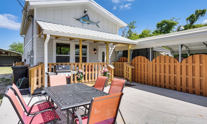 Panama City Cabin | 13 Mi to St Andrews State Park: Cabin w/Patio!