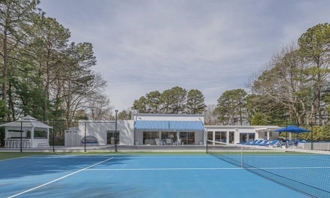 East Quogue House | 13 min from Shinnecock Golf Course, Hamptons, Lighted Tennis Court hot tub pool