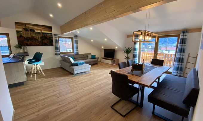 Halblech Apartment | 133m² apartment in Bayerniederhofen * Mountain and castle view