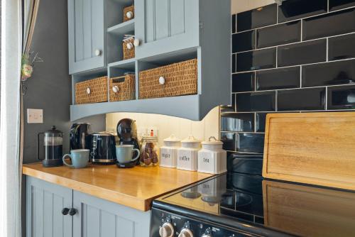 Bury St Edmunds House | 139 I Abbey House I Characterful & Peaceful 1BR House w Garden, Rooftop Balcony, Fully Equipped Kitchen and Dedicated Workspace