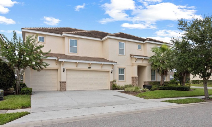 Davenport House | 13BR/10BA/Themed/hot tub/pool Villa 6000 Solterra