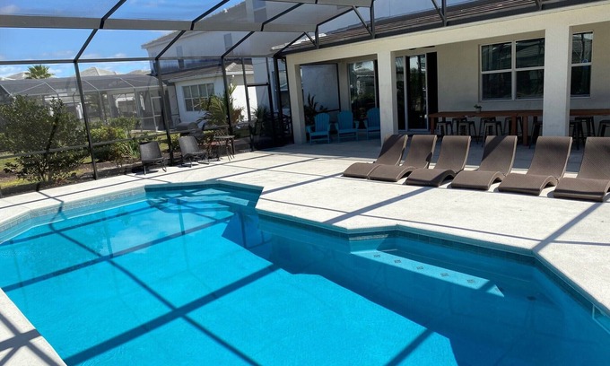 Kissimmee House | 14 Bedroom mansion that sleeps 40 people. Host your wedding reception here