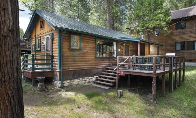 North Wawona Cabin | (14) Chipmunk Hollow at The Redwoods In Yosemite