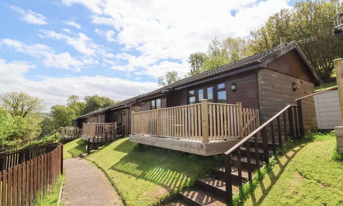 Combe Martin Cottage | 14 MANLEIGH PARK, pet friendly, with a garden in Combe Martin