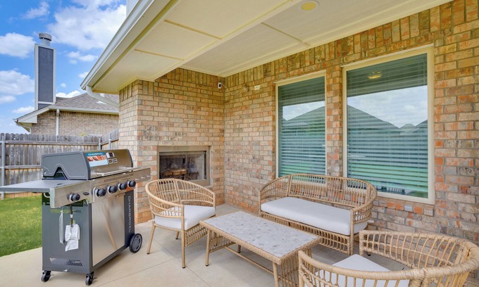 Yukon House | 14 Mi to Dtwn OKC: Quiet Yukon Gem
