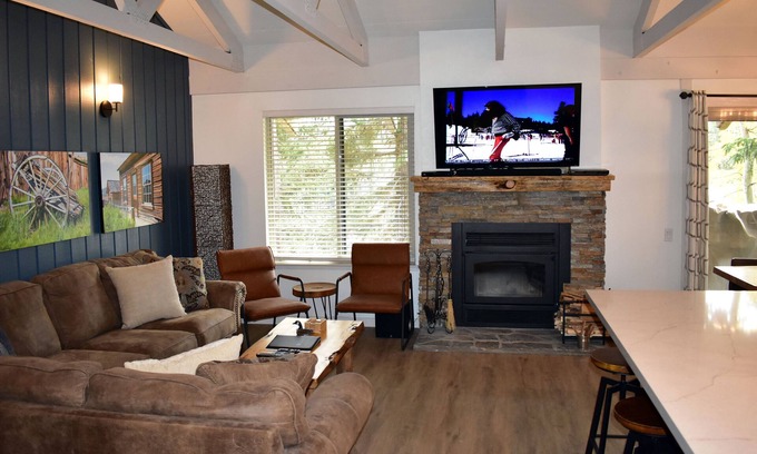 Mammoth Lakes Condo | #142 A corner unit with a view of Mammoth Mountain from the dining area