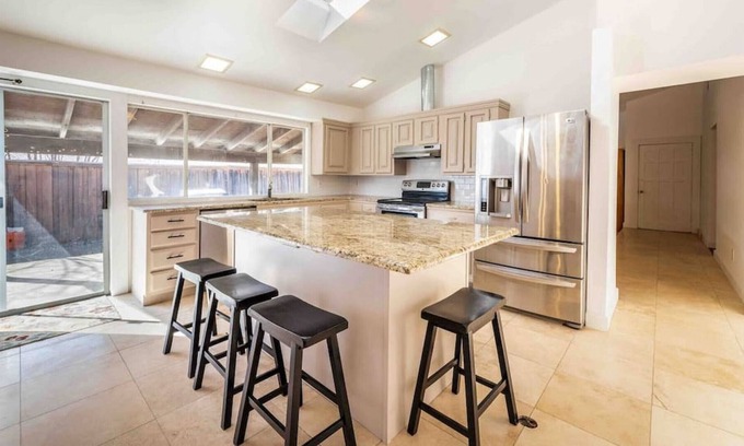 Plano House | 1436 Cross Bend Road Plano TX · Spacious Plano 4 Bedroom! Close to Golf & Nature!