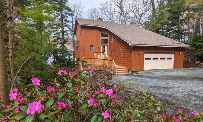 Newbury House | #146 - Waterfront Charm on Lake Sunapee